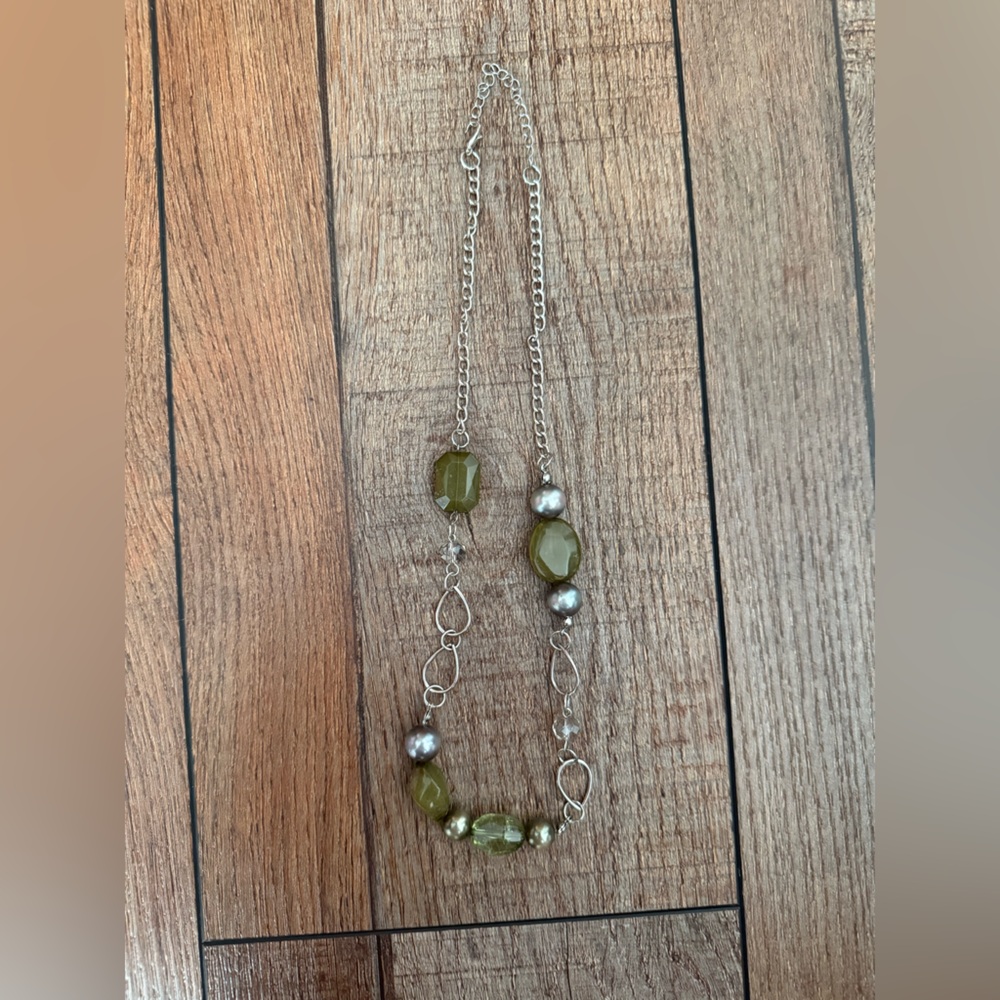 Elegant Green Pearls and Stones Beaded Necklace NWOT